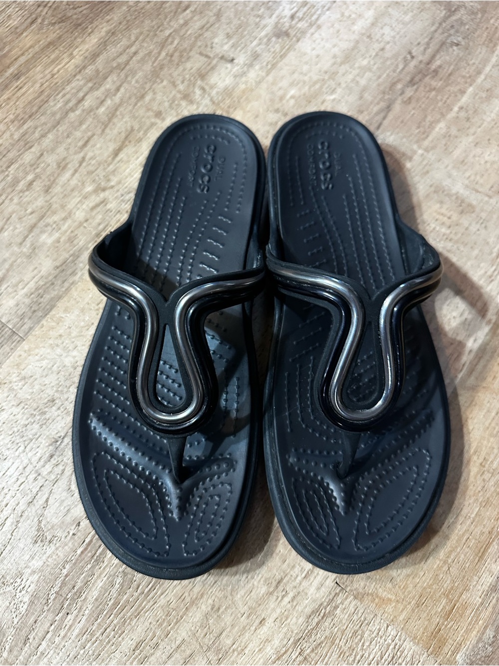 CROCS Black Women's Slip-On Thong Sandals with Curved Accent